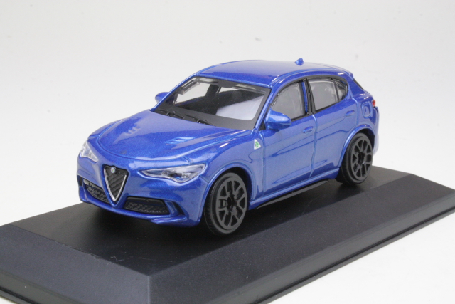 Alfa Romeo Stelvio 2017, sininen