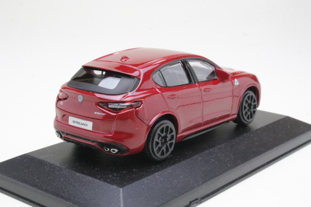 Alfa Romeo Stelvio 2017, red