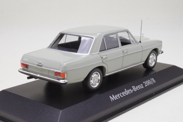 Mercedes 200 (w114) 1968, vaaleanharmaa
