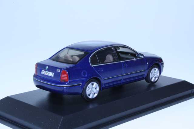 Skoda Superb 2004, blue