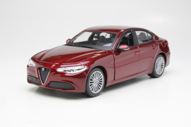 Alfa Romeo Giulia 2016, punainen