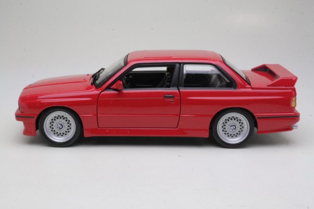 BMW M3 (e30) 1988, punainen