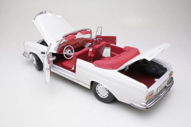 Mercedes 280SE (w111) Cabriolet 1966, white