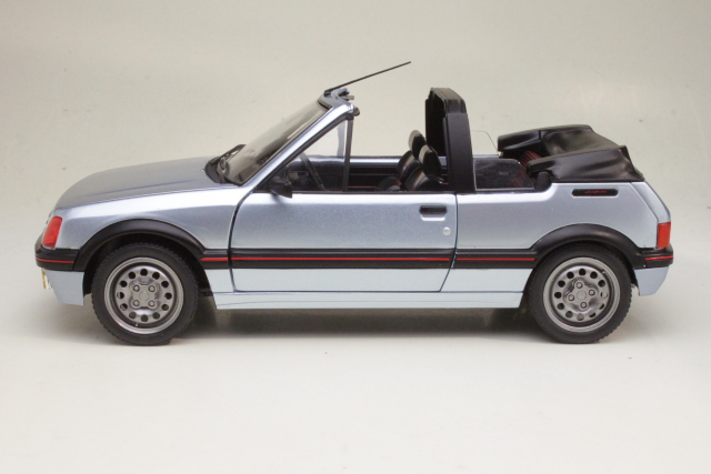 Peugeot 205 CTI 1.6 Cabriolet 1989, vaaleansininen