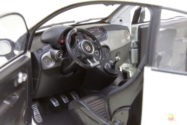 Fiat 500 Abarth 595 2022, valkoinen