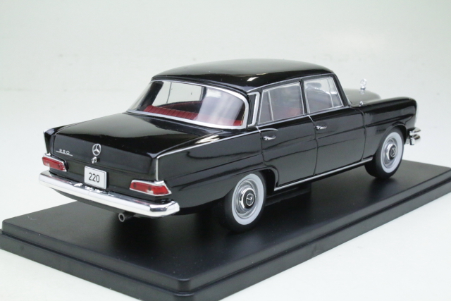 Mercedes 220 (w111) 1959, musta
