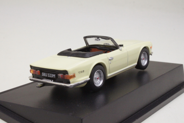 Triumph TR6, light yellow