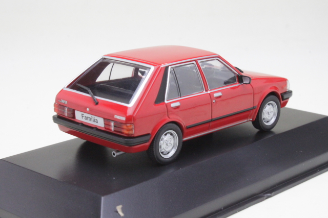 Mazda 323 1980, punainen