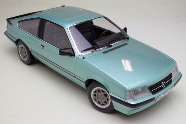 Opel Monza 2.5 E 1983, vihreä