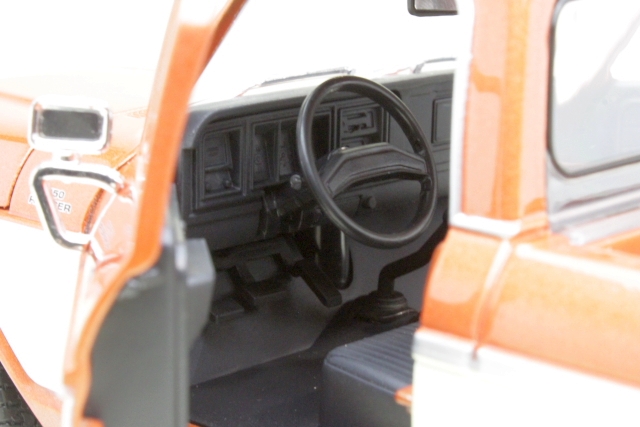 Ford F-150 1979, ruskea/valkoinen