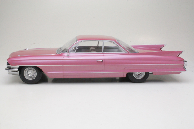Cadillac Series 62 Coupe DeVille 1961, pink