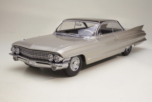 Cadillac Series 62 Coupe DeVille 1961, beige/brown