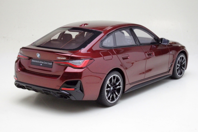 BMW M440i xDrive Gran Coupe 2021, tummanpunainen
