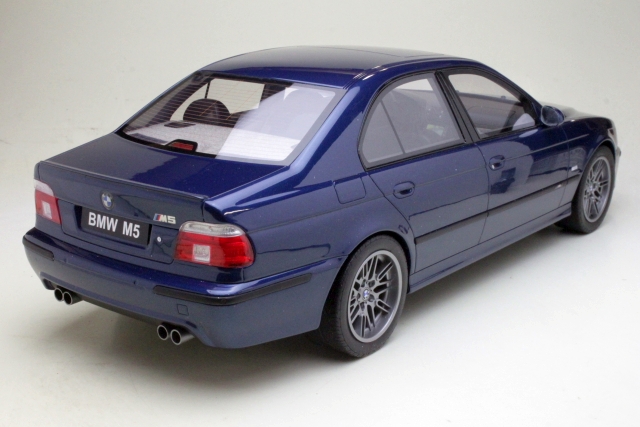 BMW M5 (e39) 1989, sininen