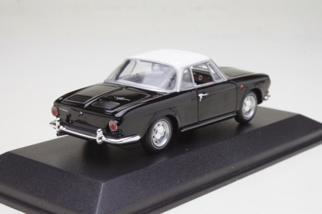 VW Karmann Ghia 1600 1966, musta/valkoinen