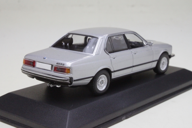 BMW 733i 1977, silver