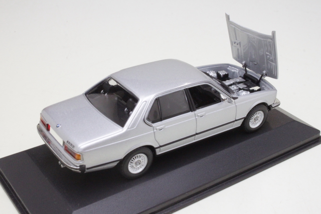 BMW 733i 1977, silver