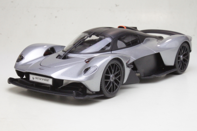 Aston Martin Valkyrie 2022, hopea/musta
