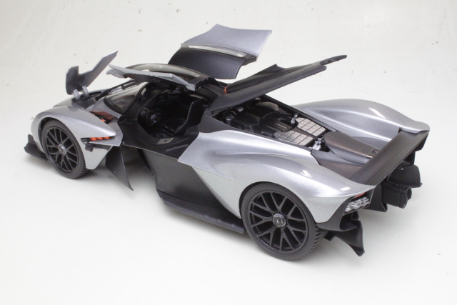 Aston Martin Valkyrie 2022, hopea/musta