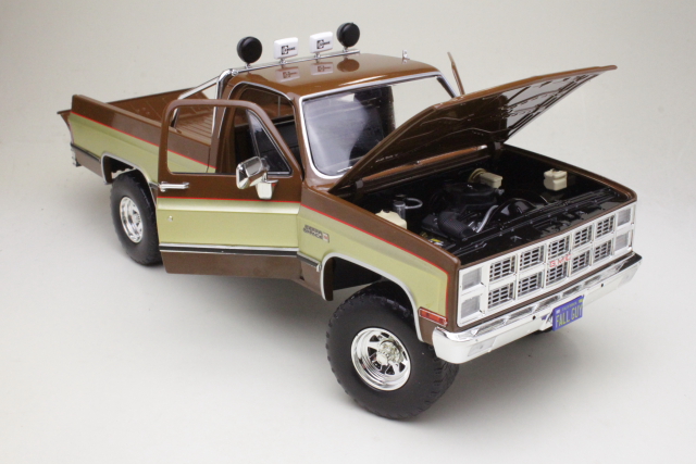 GMC K-2500 Sierra Grande Pick-Up 1982, brown/beige