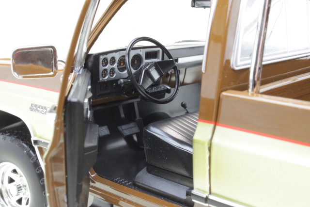 GMC K-2500 Sierra Grande Pick-Up 1982, brown/beige