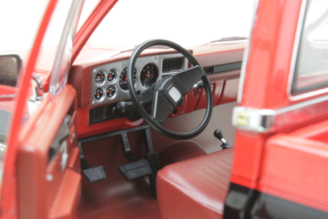Chevrolet K10 Pick-Up 1984, punainen/musta