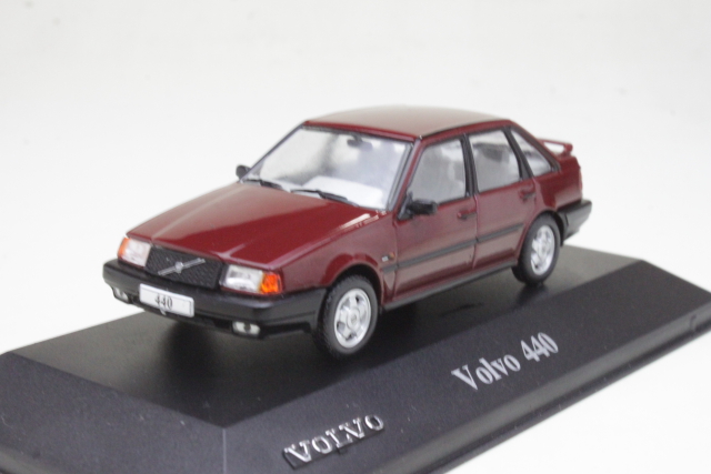 Volvo 440, dark red