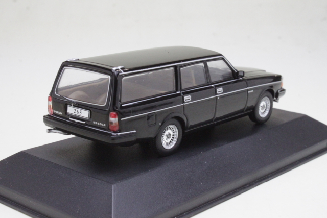 Volvo 265, black