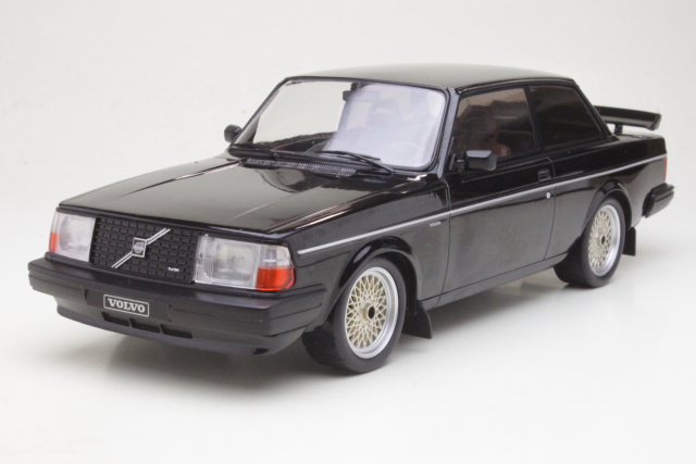 Volvo 240 Turbo 1986, musta "Custom"