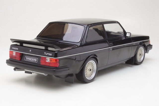Volvo 240 Turbo 1986, musta "Custom"