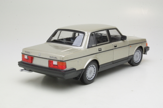Volvo 240GL 1986, kulta