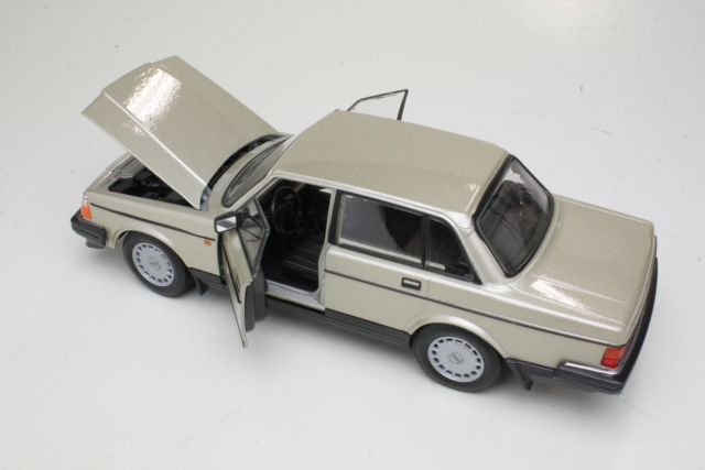 Volvo 240GL 1986, kulta