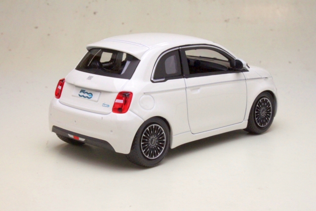 Fiat 500e 2023, valkoinen