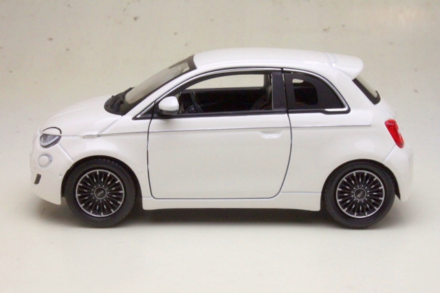 Fiat 500e 2023, valkoinen