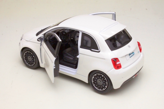 Fiat 500e 2023, valkoinen