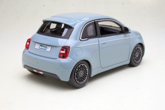 Fiat 500e 2023, vaaleansininen