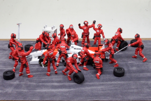 McLaren MP4/11, F1 1998, M.Häkkinen "In Pitstop with 19 crew"