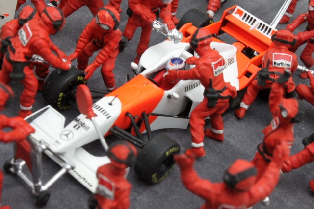 McLaren MP4/11, F1 1998, M.Häkkinen "In Pitstop with 19 crew"