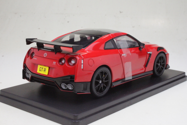 Nissan GT-R Nismo 2021, red