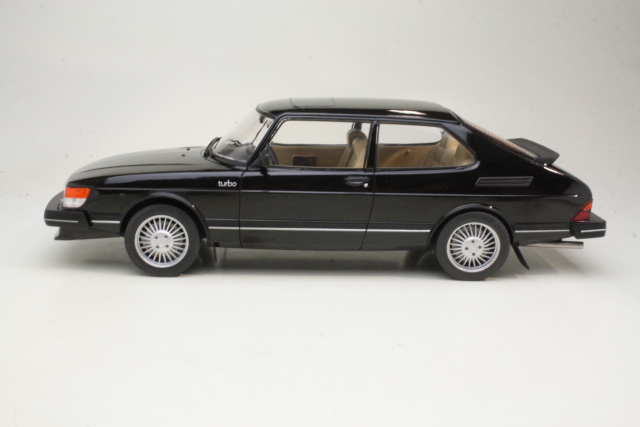 Saab 900 Turbo 1981, musta