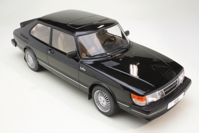 Saab 900 Turbo 1981, musta