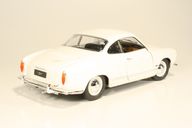 VW Karmann Ghia Coupe 1968, valkoinen - Sulje napsauttamalla kuva