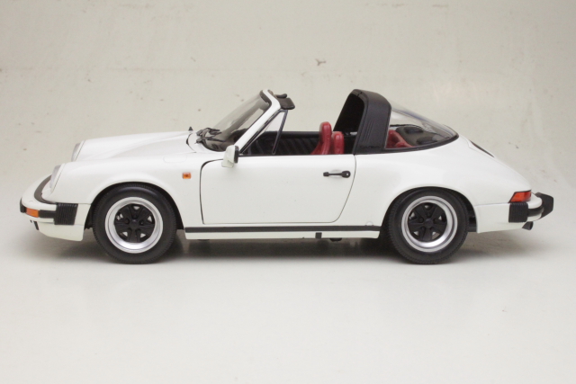 Porsche 911 Carrera Targa 1983, valkoinen