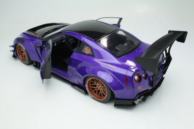 Nissan GT-R (R35) Liberty Walk Body Kit 2.0 2022, violetti