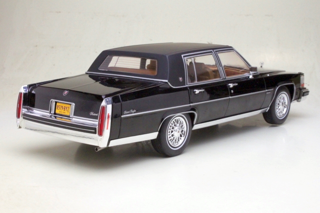 Cadillac Fleetwood Brougham 1982, black