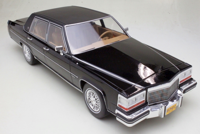 Cadillac Fleetwood Brougham 1982, black