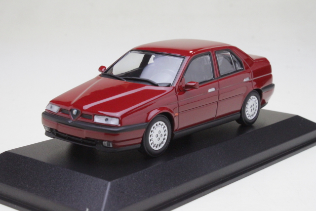 Alfa Romeo 155 1992, punainen