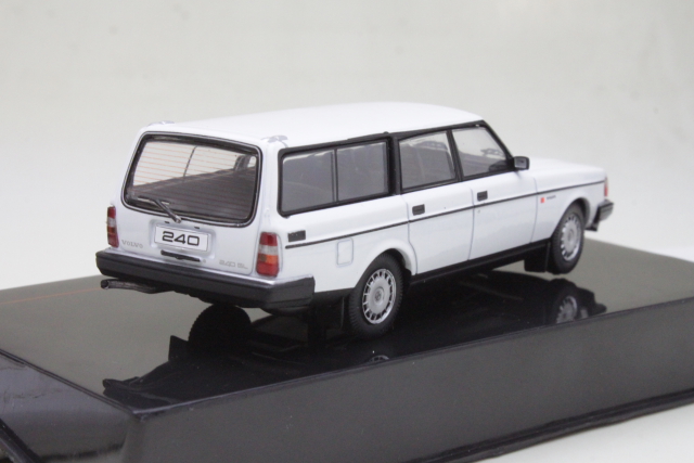 Volvo 240GL Break 1988, valkoinen