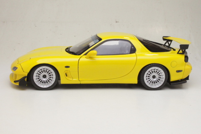 Mazda RX7 FD RS Streetfighter 1994, keltainen