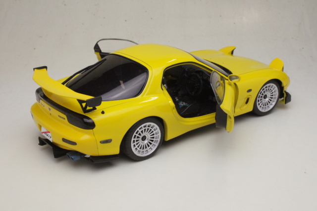 Mazda RX7 FD RS Streetfighter 1994, keltainen